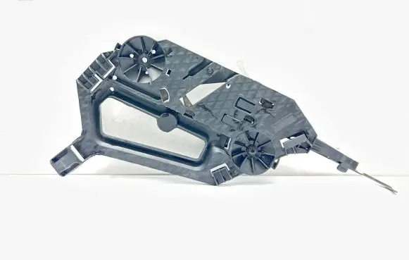 Skoda Octavia Mk2 (1Z) Headlight/headlamp mounting bracket 1Z0941339