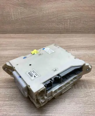 Lexus GS 300 350 430 450H Fuse module 8273030B61 8267230070
