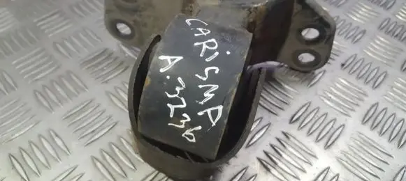 Mitsubishi Carisma Engine mount bracket 3318058