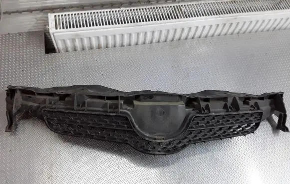 Toyota Auris 150 Front bumper upper radiator grill 5311102390