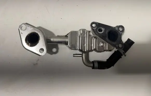 Toyota RAV 4 (XA50) EGR valve cooler 2568025030B 13064581994 20040030744