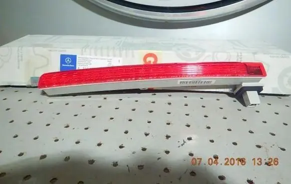 Mercedes-Benz E W211 Third/center stoplight A2118200256
