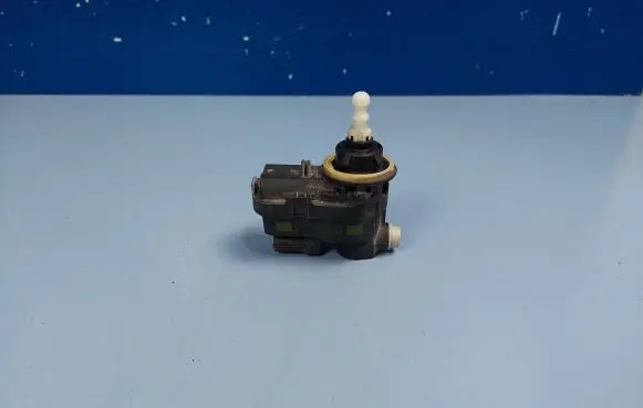 Peugeot 3008 I Headlight level adjustment motor 89037159