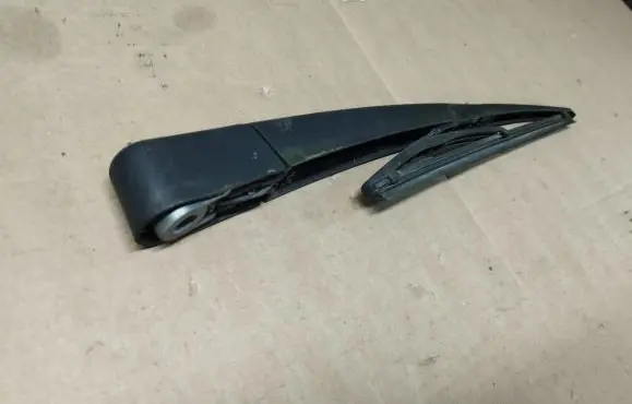 Peugeot 308 Rear wiper blade arm 9677892680