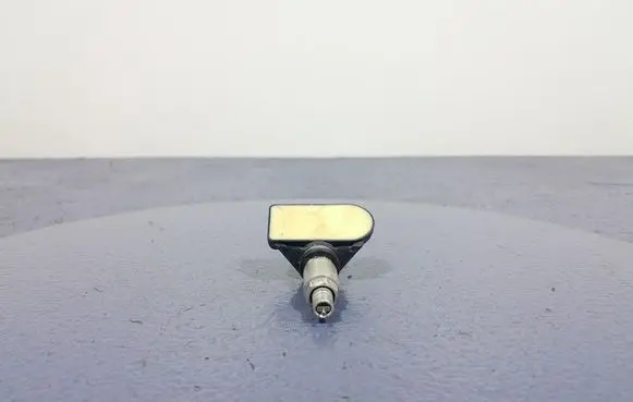 BMW X5 E53 Tire pressure sensor 6877936