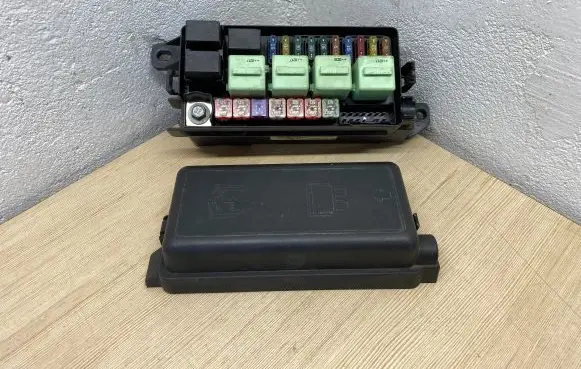 Mini One - Cooper R50 - 53 Fuse box set 148079008