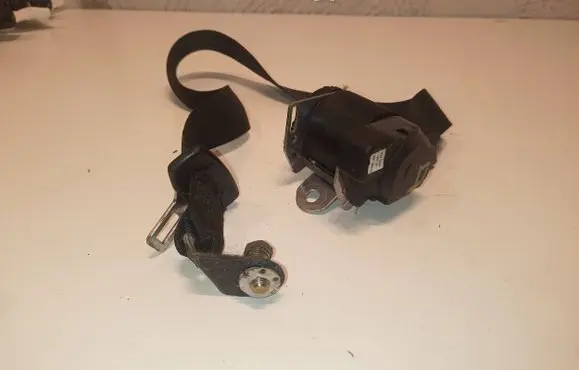 Skoda Fabia Mk1 (6Y) Front seatbelt 8K0857447F