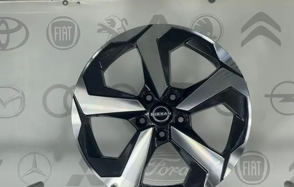 Nissan Qashqai J12 R18 alloy rim 