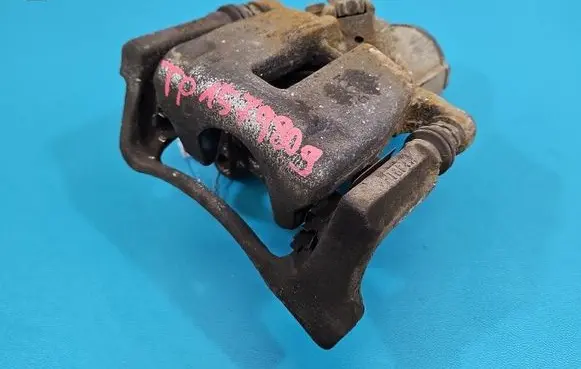 Volkswagen PASSAT B7 Rear brake caliper IMPRK1579809