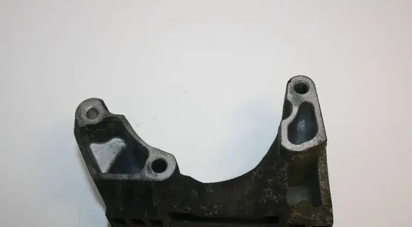 Ford Focus Engine mounting bracket