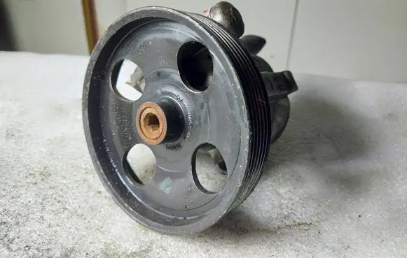 Renault Laguna II Power steering pump 8200054528
