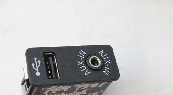 BMW 7 F01 F02 F03 F04 AUX in-socket connector 9237653