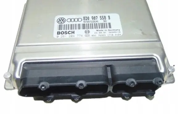 Volkswagen PASSAT B5 Engine control unit/module 8D0907558B