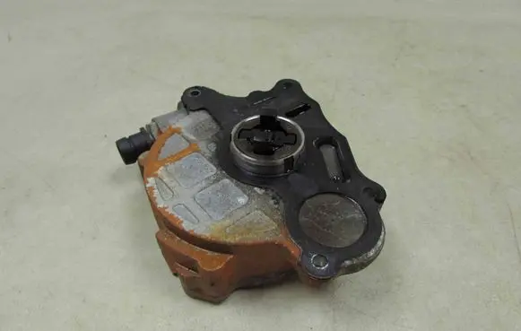 Volkswagen Tiguan Vacuum pump 03L145100F 58534