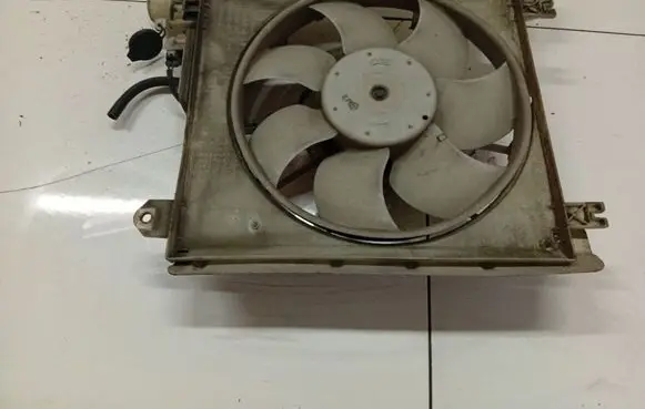 Toyota Aygo AB10 Radiator cooling fan shroud 163600Q02000