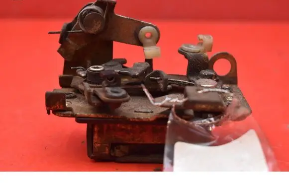Chevrolet Kadett Front door lock 90120862