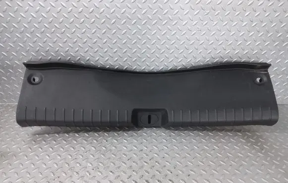Trunk/boot sill cover protection