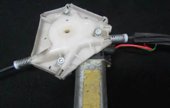 Volvo S40, V40 Front door window regulator motor 113302
