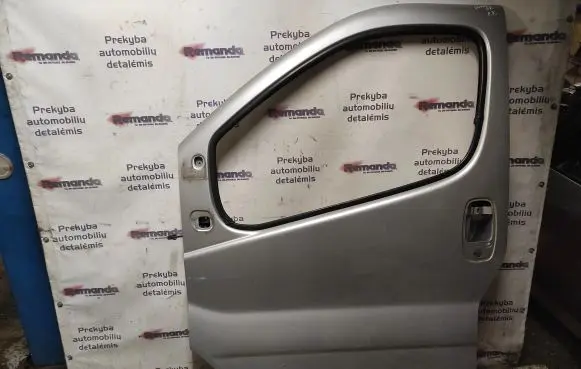 Opel Vivaro Front door