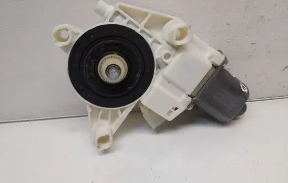 Mercedes-Benz B W246 W242 Front door window regulator motor A2469065200