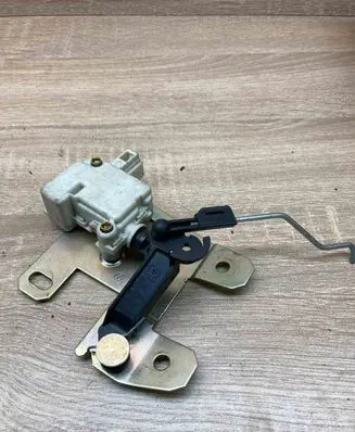 Volkswagen Touareg I Central locking motor 7L6827425