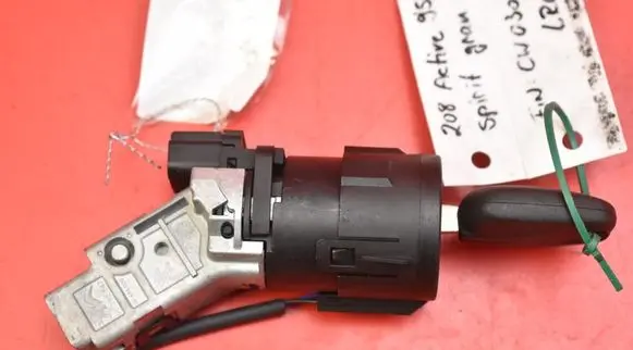 Peugeot 208 Ignition lock 96762547