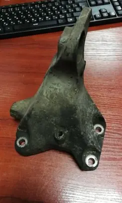 BMW 1 E81 E87 Engine mounting bracket 6781916