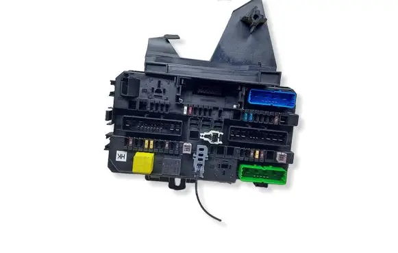 Opel Astra H Fuse module 13115937KASACJ 13115937