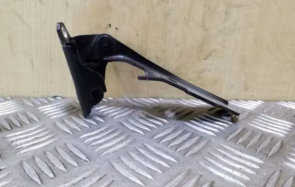 Mitsubishi Pajero Engine bonnet/hood hinges