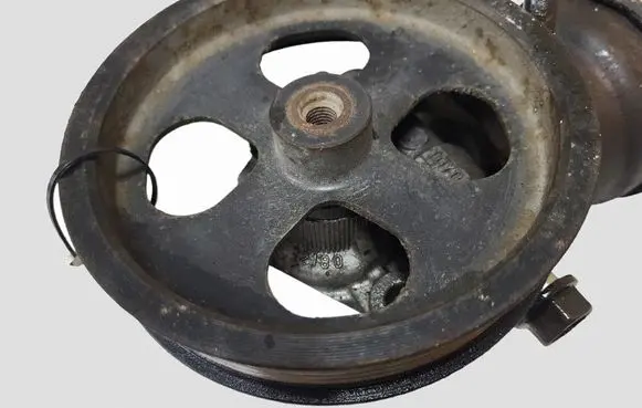 Toyota Corolla Verso E121 Power steering pump 12180