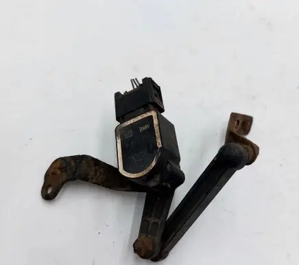 Headlight/headlamp level sensor