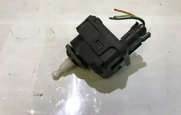 Mitsubishi Carisma Headlight level adjustment motor 00728232 007282-32