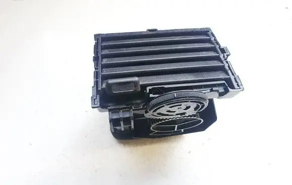 Nissan Leaf I (ZE0) Dash center air vent grill 687513nl0a