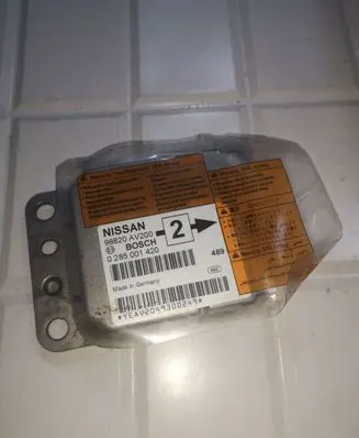 Nissan Primera Airbag control unit/module 98820AV200 0285001420
