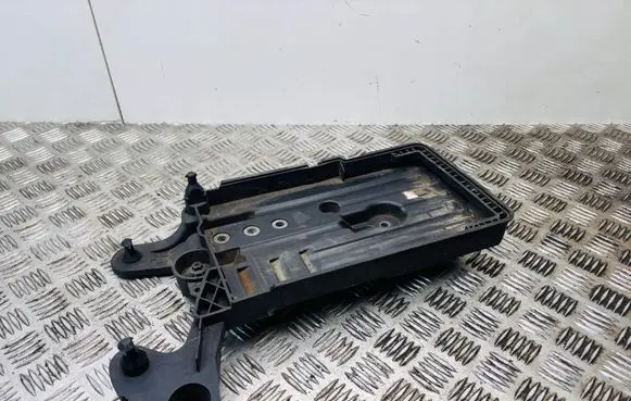 Volkswagen Golf VII Battery tray 5Q0915321G 5Q0915331H