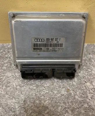 Audi A4 S4 B6 8E 8H Engine control unit/module 8E0907557F 0261207401