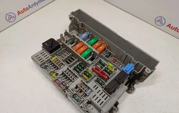 BMW 1 E81 E87 Fuse module 6906621 61146906621 61146978270
