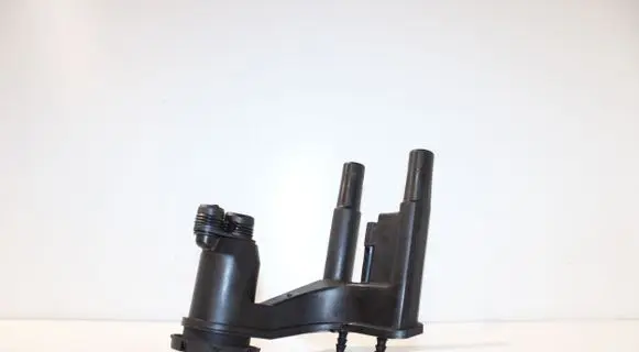 Land Rover Discovery 3 - LR3 Oil breather separator 4R8Q6A785AE