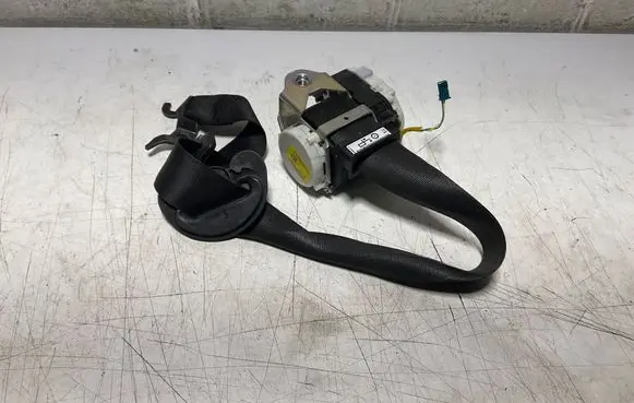 BMW 3 E90 E91 Front seatbelt 34072774 140311119