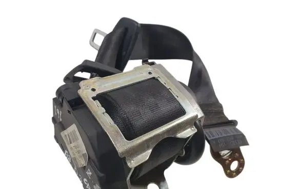 Middle seatbelt (rear)