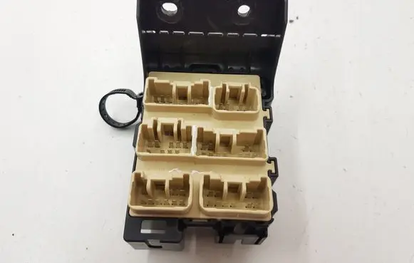 Toyota Avensis T250 Fuse module 078273405030