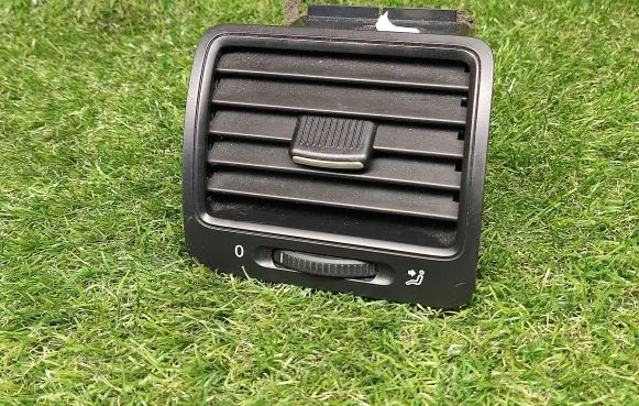 Volkswagen Jetta V Dashboard side air vent grill/cover trim 1K0819703