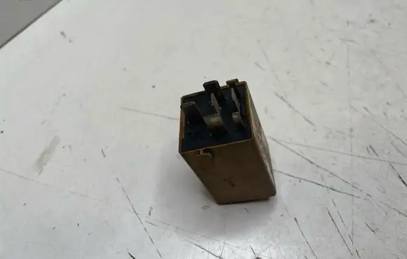 BMW 3 E46 Window control relay 61368384505 V23141B3001X15