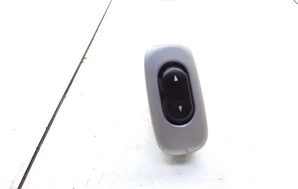 Mazda Tribute Electric window control switch E1006638YA