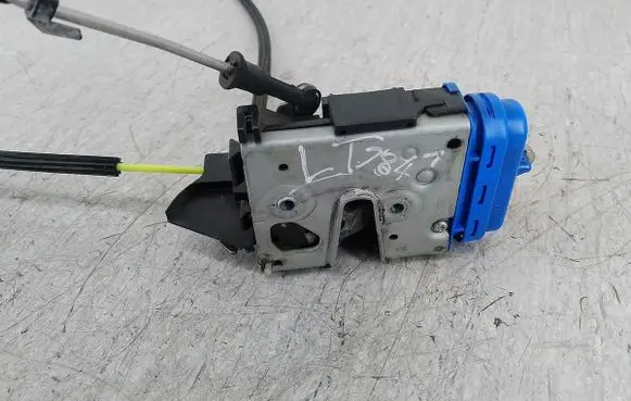 Audi A4 S4 B5 8D Rear door lock 8D0839015A