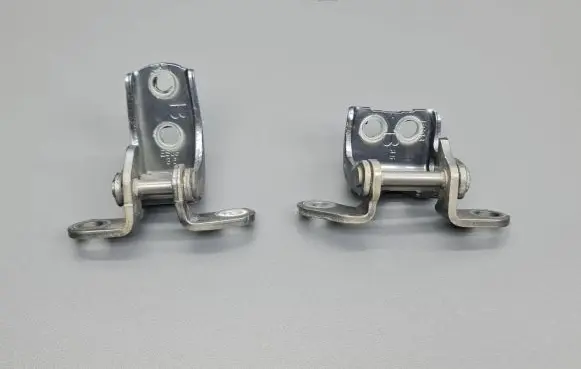 Rear door hinge set