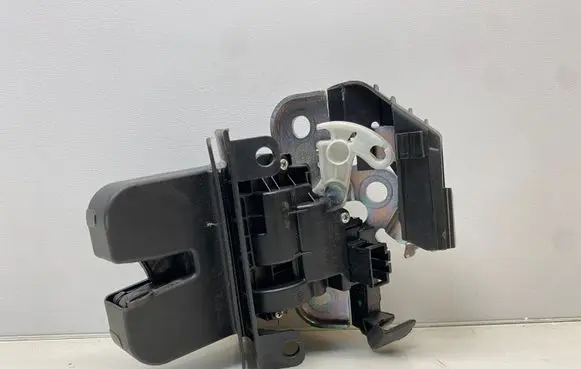 Skoda Rapid (NH) Loading door lock 8R0827505A