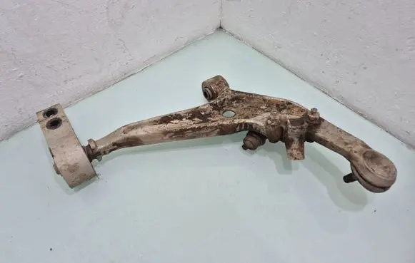 Nissan X-Trail T30 Front lower control arm/wishbone
