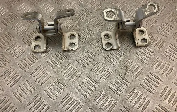 Toyota Land Cruiser (J150) Engine bonnet/hood hinges