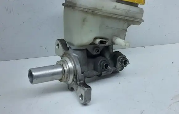 Subaru XV I Master brake cylinder